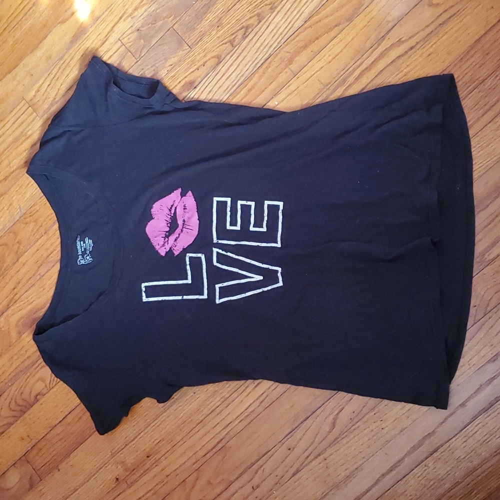 Black love shirt